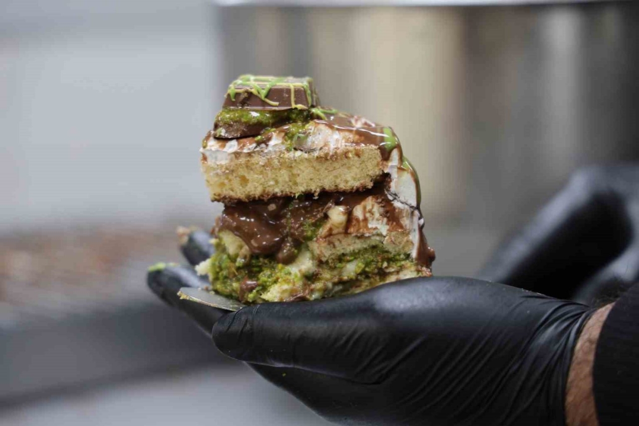 Dubai çikolatasından sonra Dubai pastası çıktı